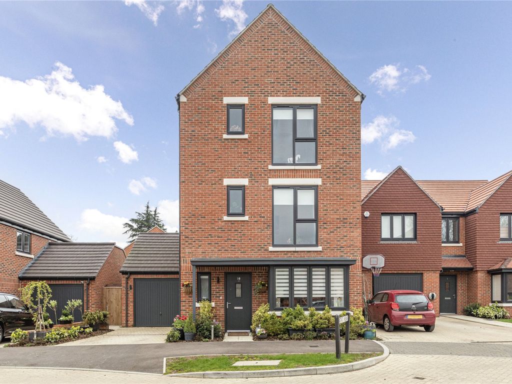 5 bed detached house for sale in Ottershaw, Chertsey KT16 Zoopla