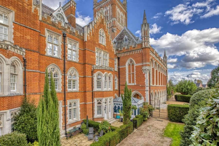 4 bed town house for sale in Holloway Drive, Virginia Water GU25 Zoopla