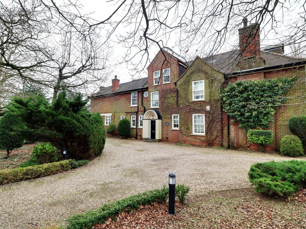 6 bed detached house for sale in Broughton Cross Roads, Scawby DN20, £