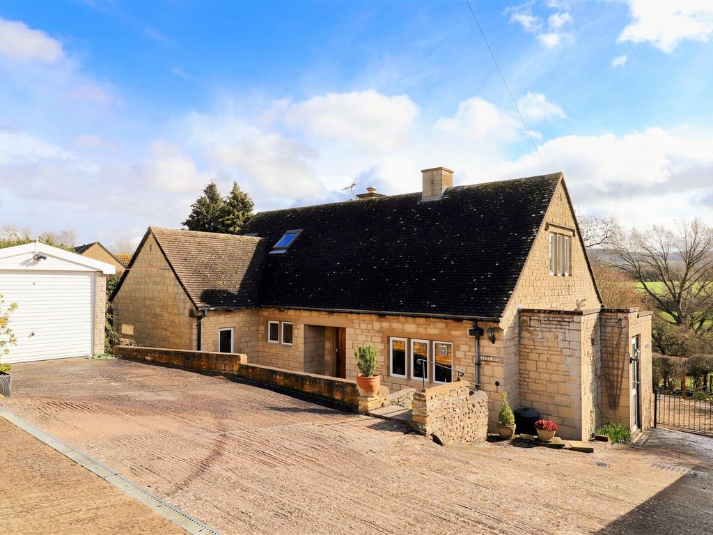 4 bed detached house for sale in Gloucester Street,