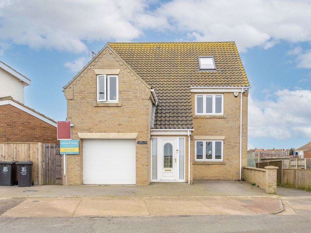 4 bed detached house for sale in North Drive, Great Yarmouth NR30, £