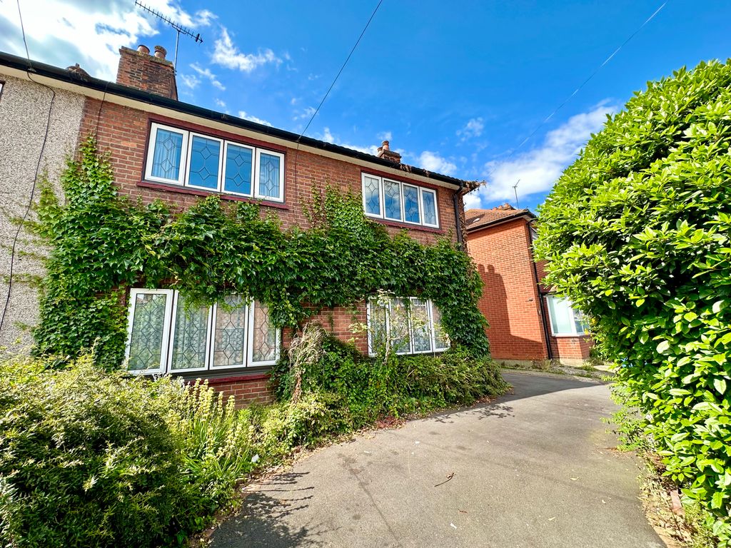 4 bed semidetached house for sale in Bramley Crescent, Gants Hill