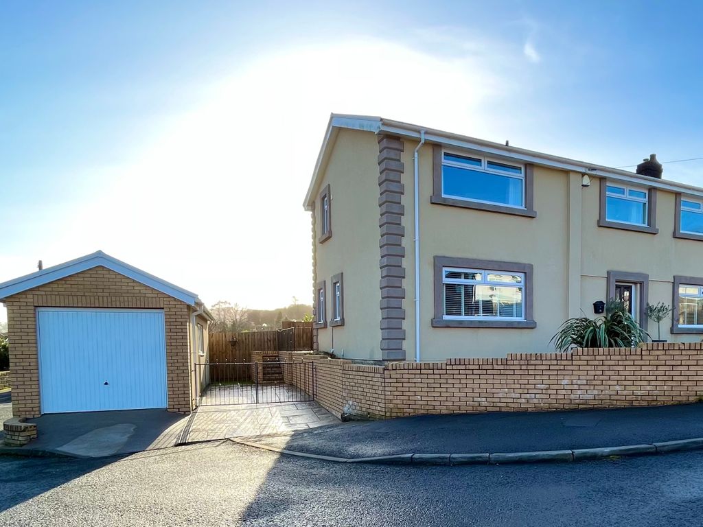 5 bed semidetached house for sale in Hillcrest Avenue, Aberdare, Mid