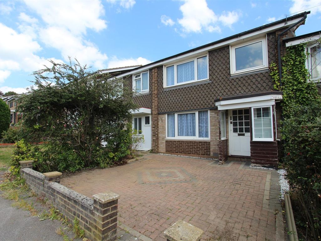 3 bed terraced house to rent in Prince Charles Avenue, Minster On Sea