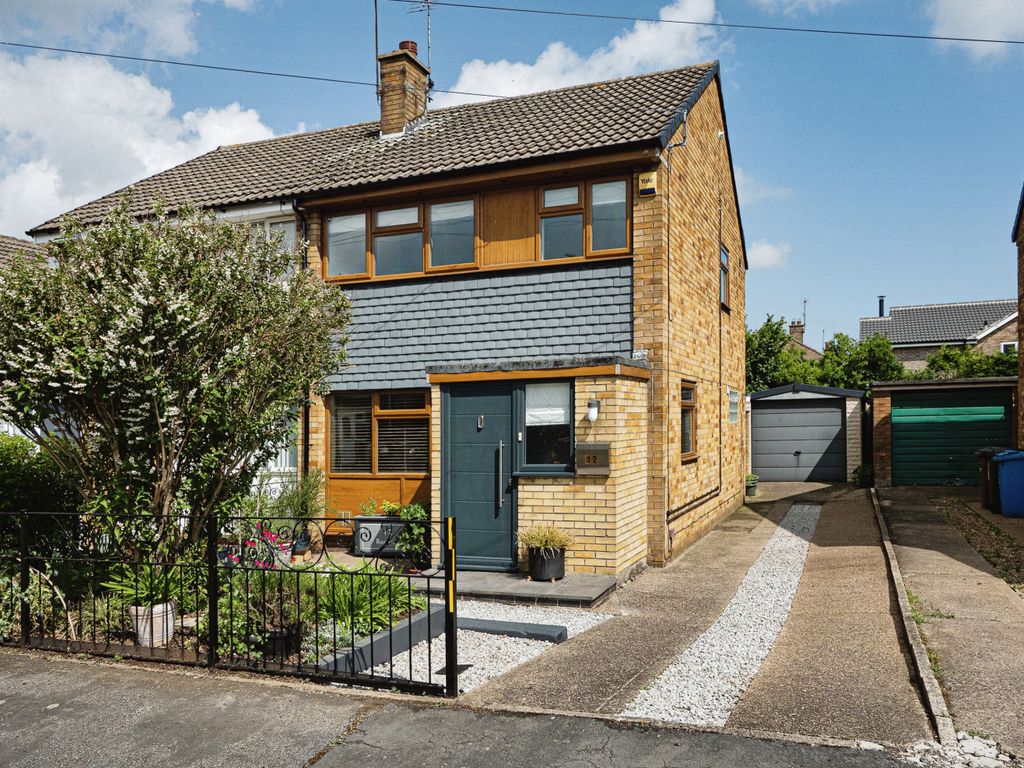 3 bed semidetached house for sale in Ridgestone Avenue, Bilton, Hull