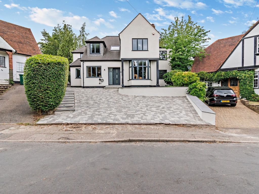 5 bed detached house for sale in Highfield Way, Rickmansworth