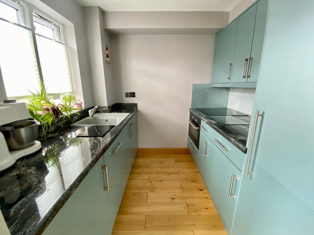 2 bed flat for sale in Caraway Place, Wallington SM6, £284,000 Zoopla