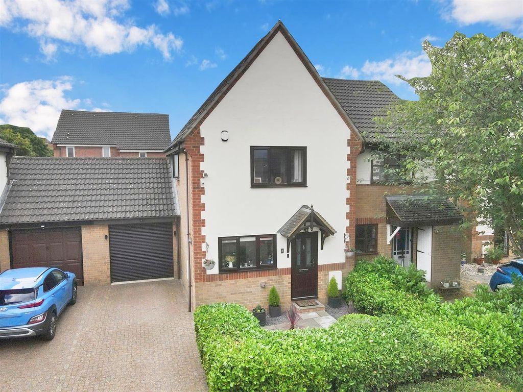 3 bed semidetached house for sale in St. Anthonys Place, Tattenhoe