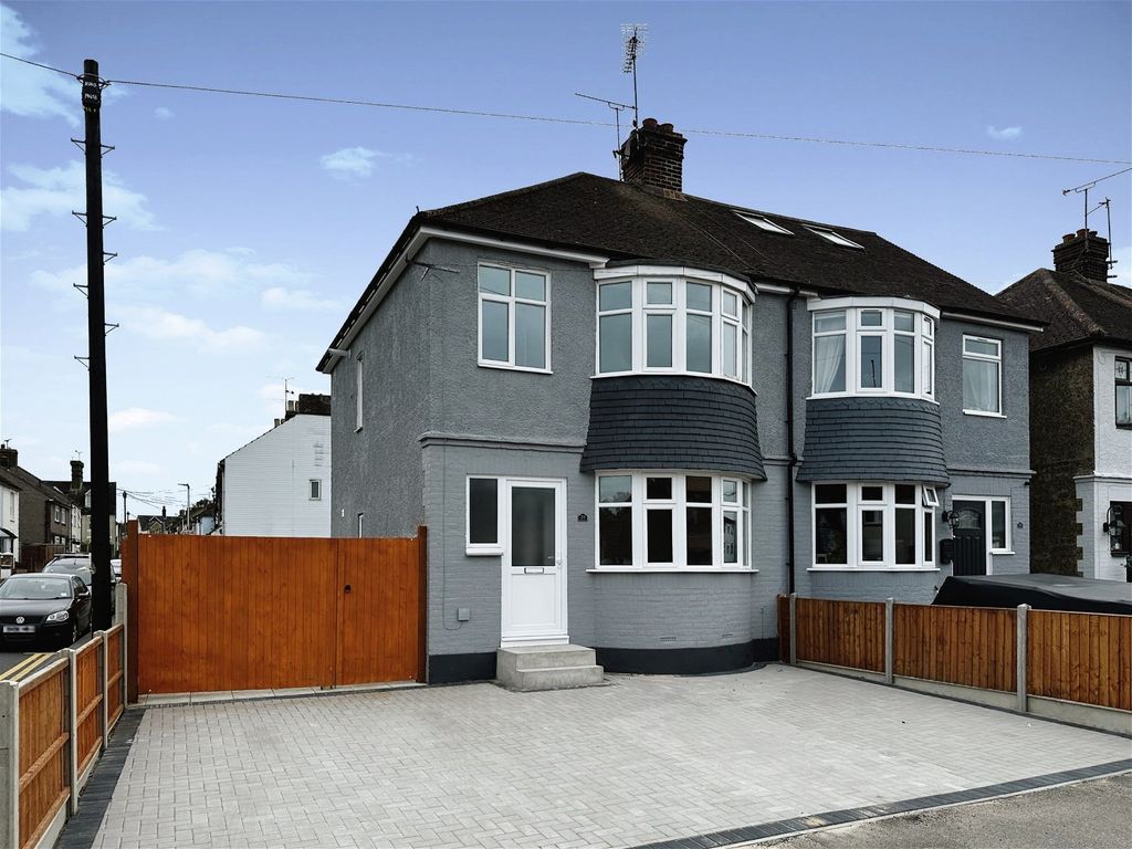 3 bed semidetached house for sale in Solomon Road, Rainham ME8, £