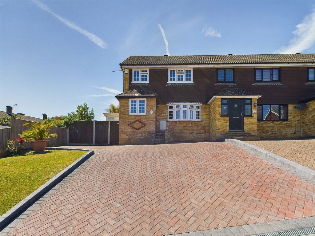 3 bed end terrace house for sale in b Close, Hoo St.Werburgh