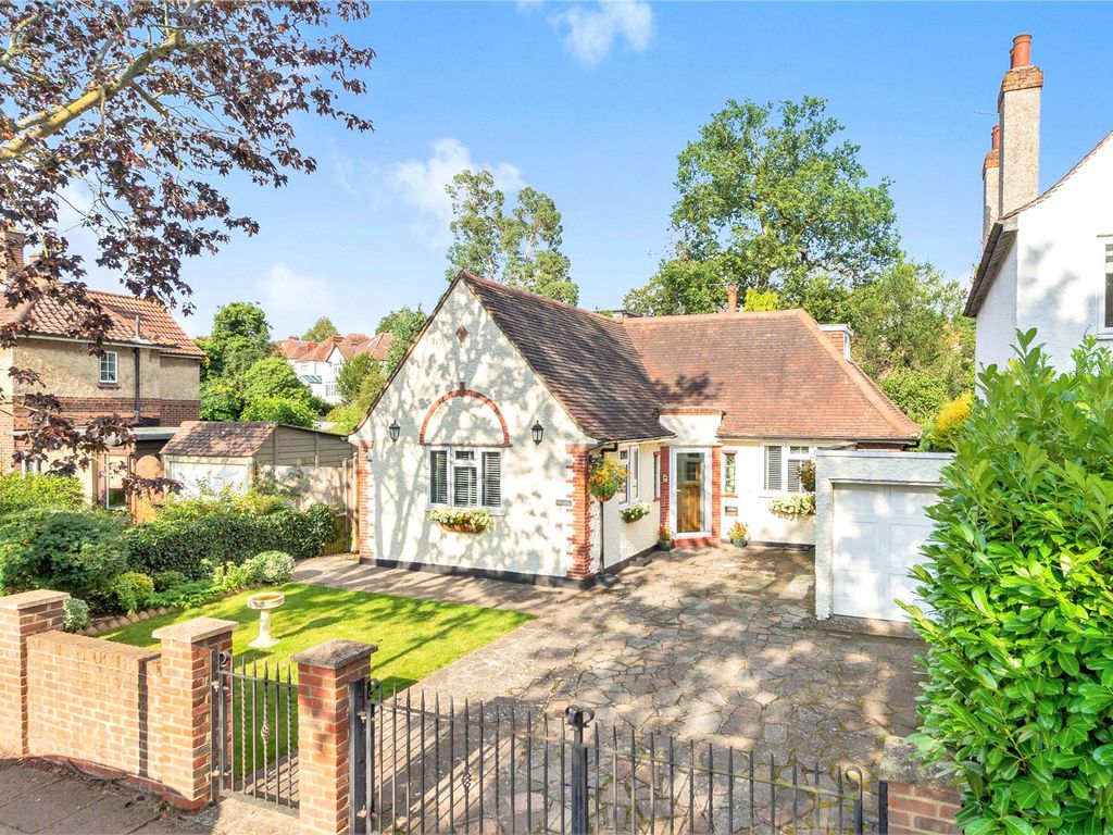 4 bed bungalow for sale in Sandford Road, Bromley, Kent BR2 Zoopla