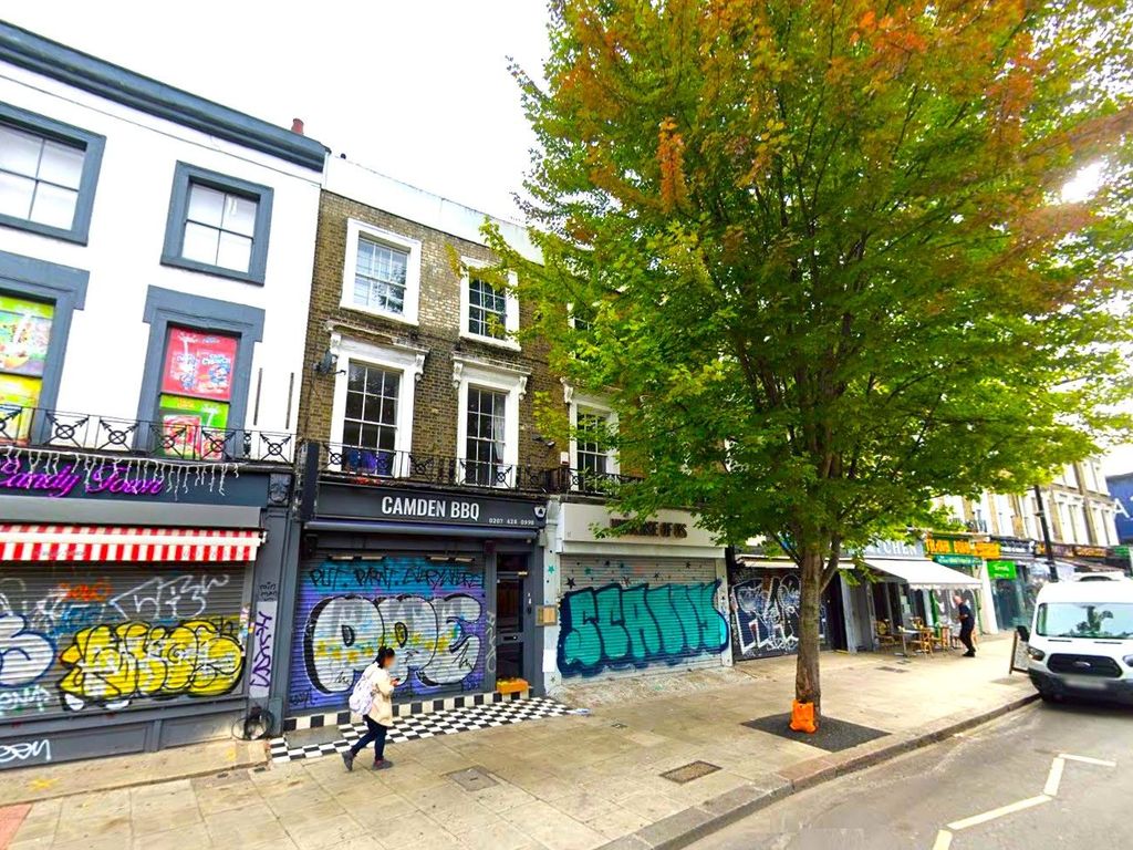 3 bed flat to rent in Chalk Farm Road, Camden, London NW1, £3,100 pcm