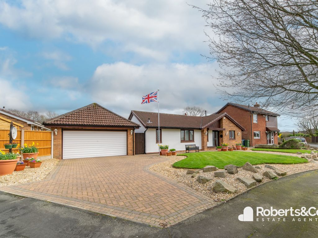 3 bed detached bungalow for sale in Spring Meadow, ClaytonLeWoods