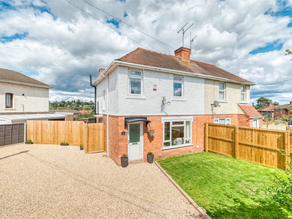 3 bed semidetached house for sale in Barnes Way, Worcester WR5, £