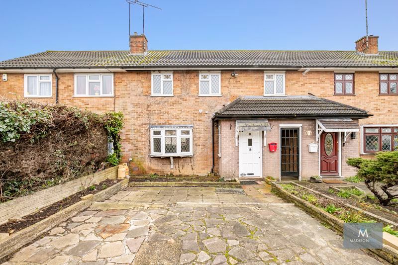 3 bed terraced house for sale in Lambourne Crescent, Chigwell IG7 Zoopla