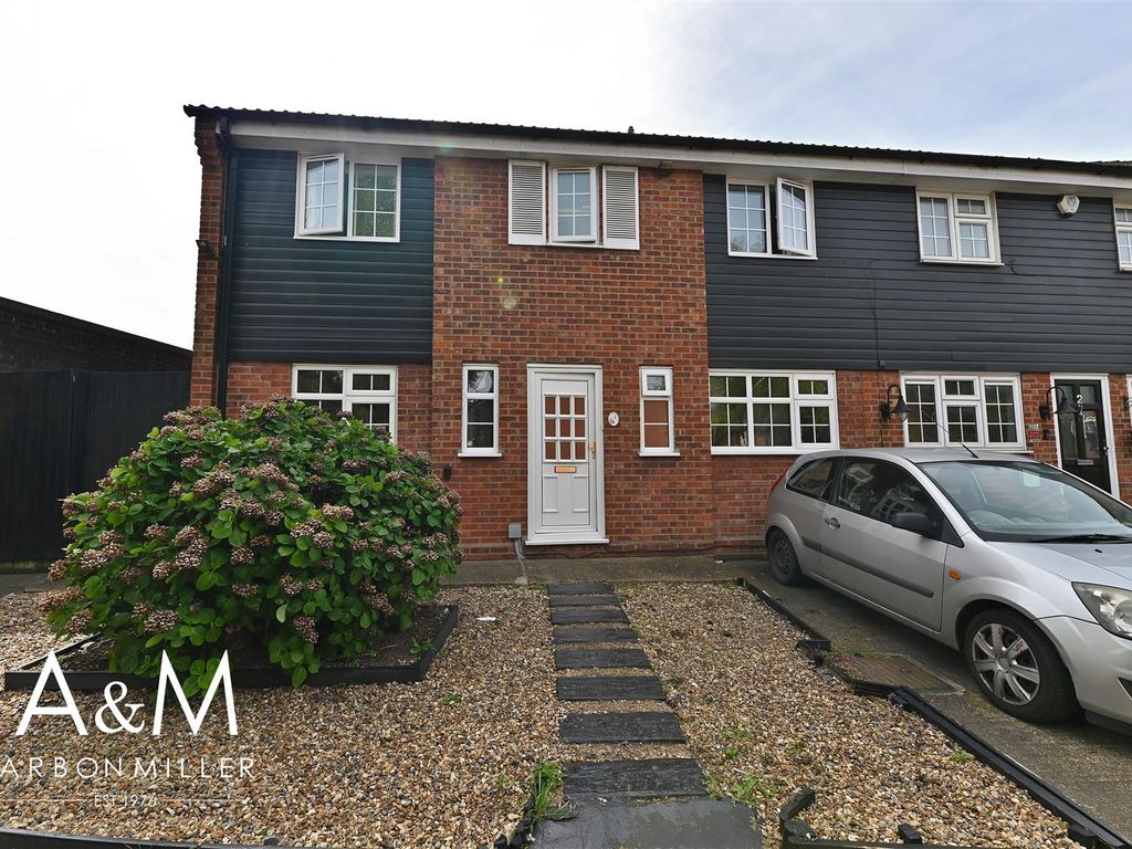 4 bed end terrace house for sale in Lambs Meadow, Woodford Green IG8, £