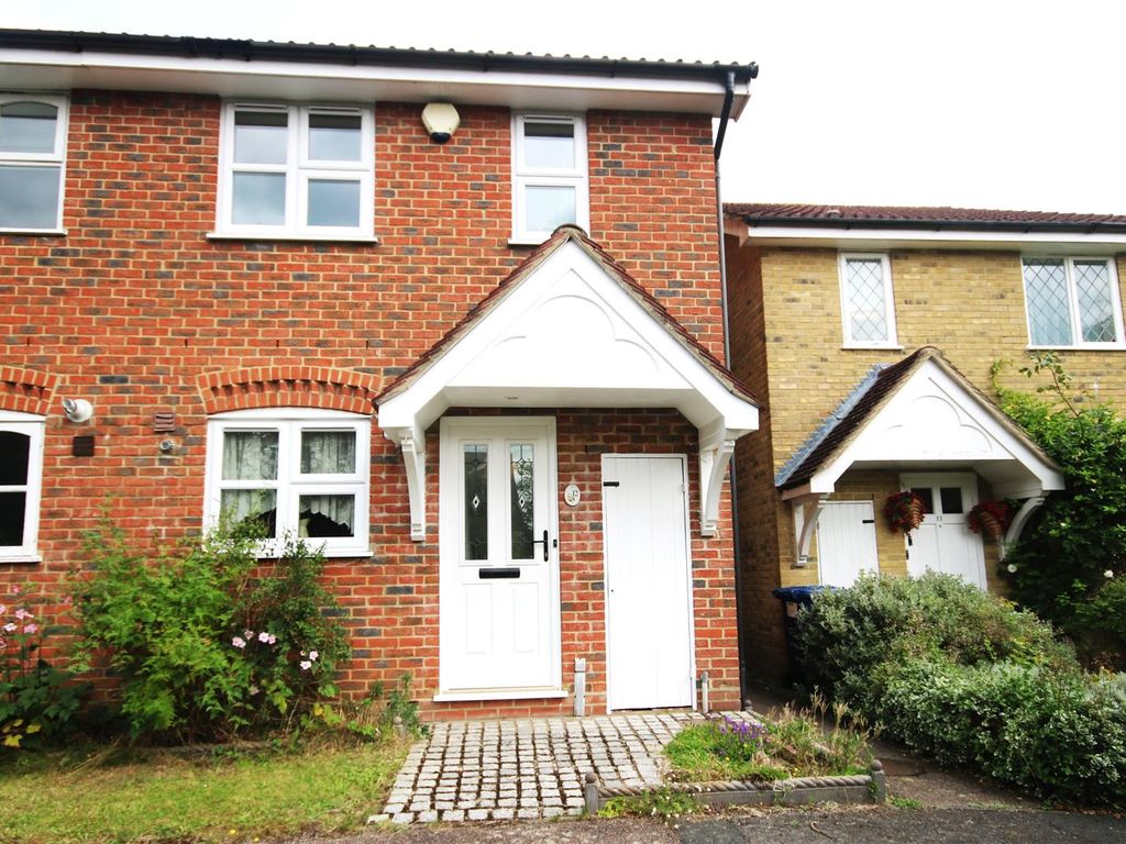 2 bed property for sale in Lichfield Close, Cockfosters EN4, £599,950