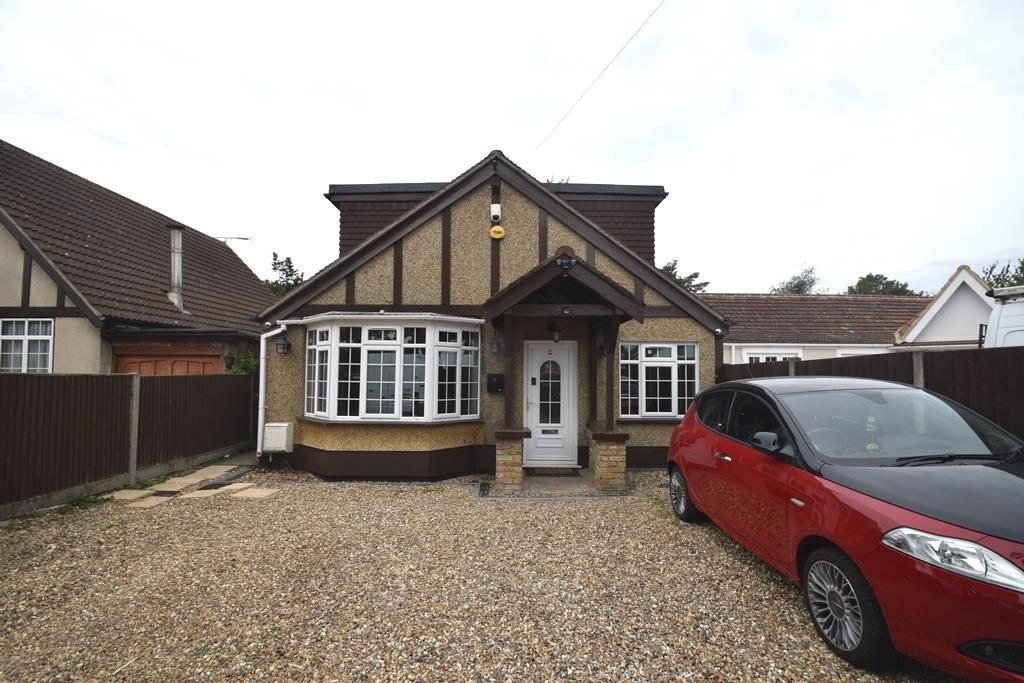 2 bed detached bungalow to rent in Students Only. Harlington Road