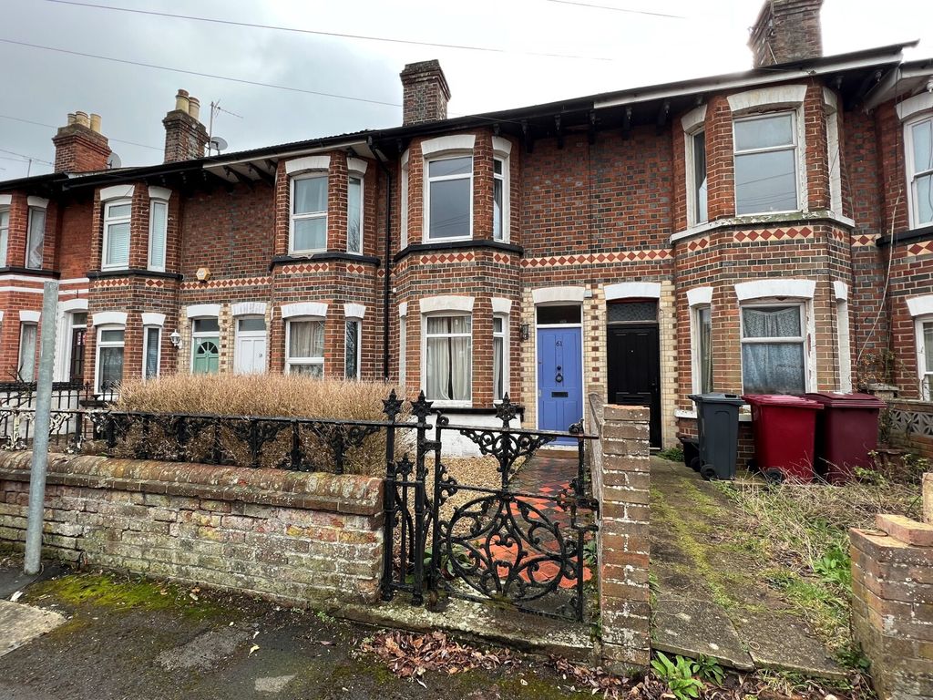 2 bed terraced house to rent in Milman Road, Reading, Berkshire RG2