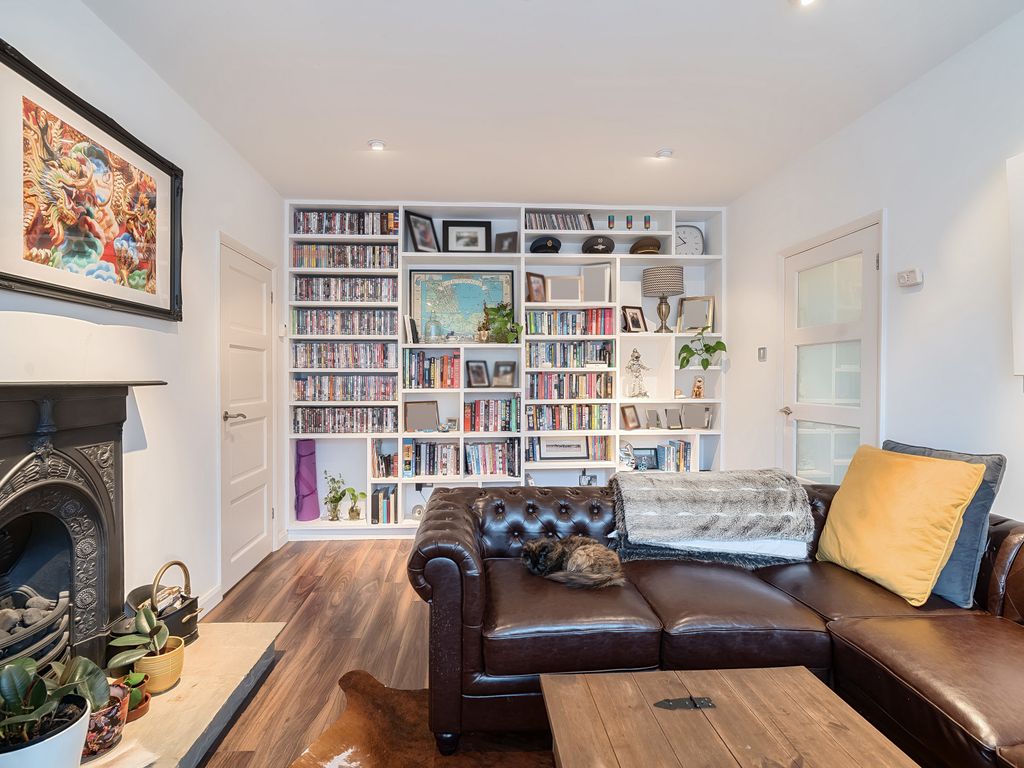 3 bed linkdetached house for sale in Vogan Close, Reigate, Surrey RH2, £750,000 Zoopla