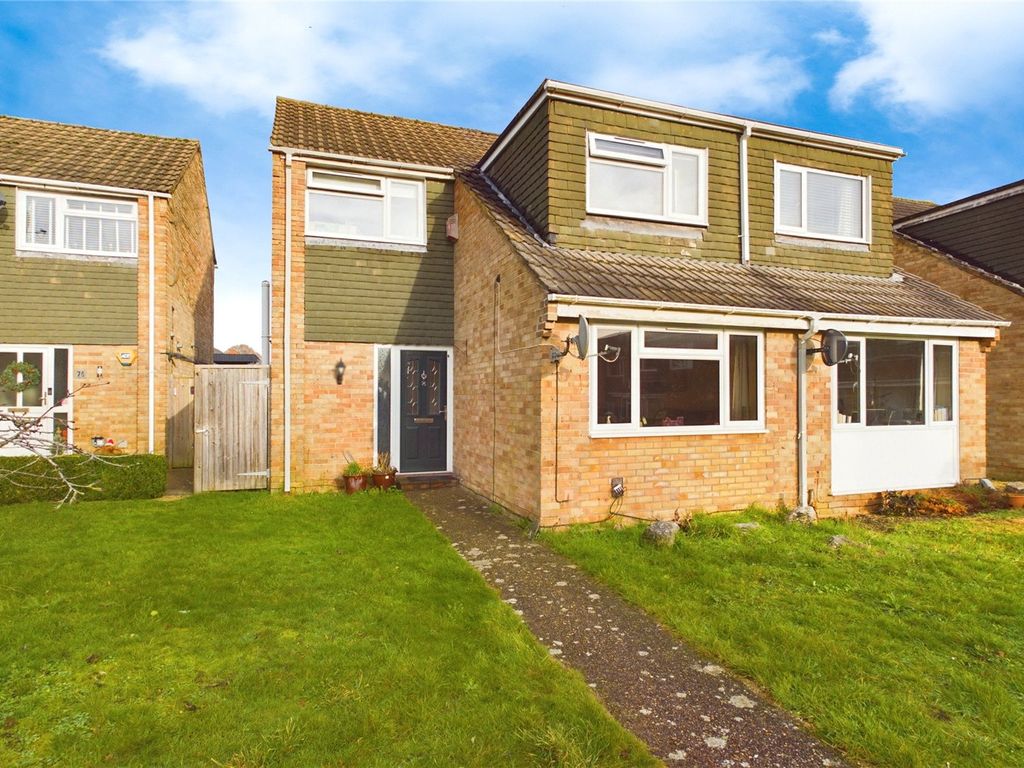 3 bed end terrace house for sale in Sagecroft Road, Thatcham, Berkshire