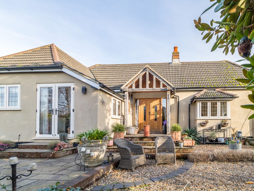 3 bed cottage for sale in Towpath, Shepperton TW17, £1,250,000 Zoopla