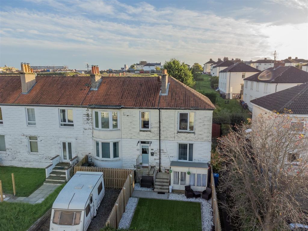 3 bed flat for sale in Mains Drive, Dundee DD4, £95,000 Zoopla