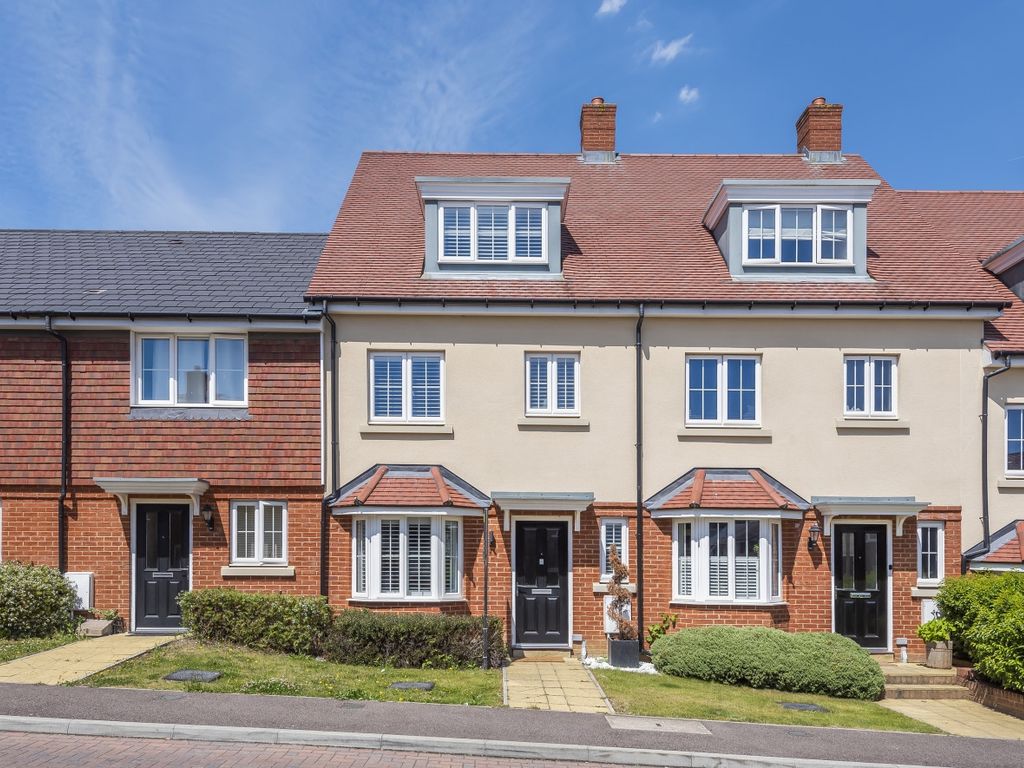 4 bed town house for sale in Hazelbourne Avenue, Borough Green