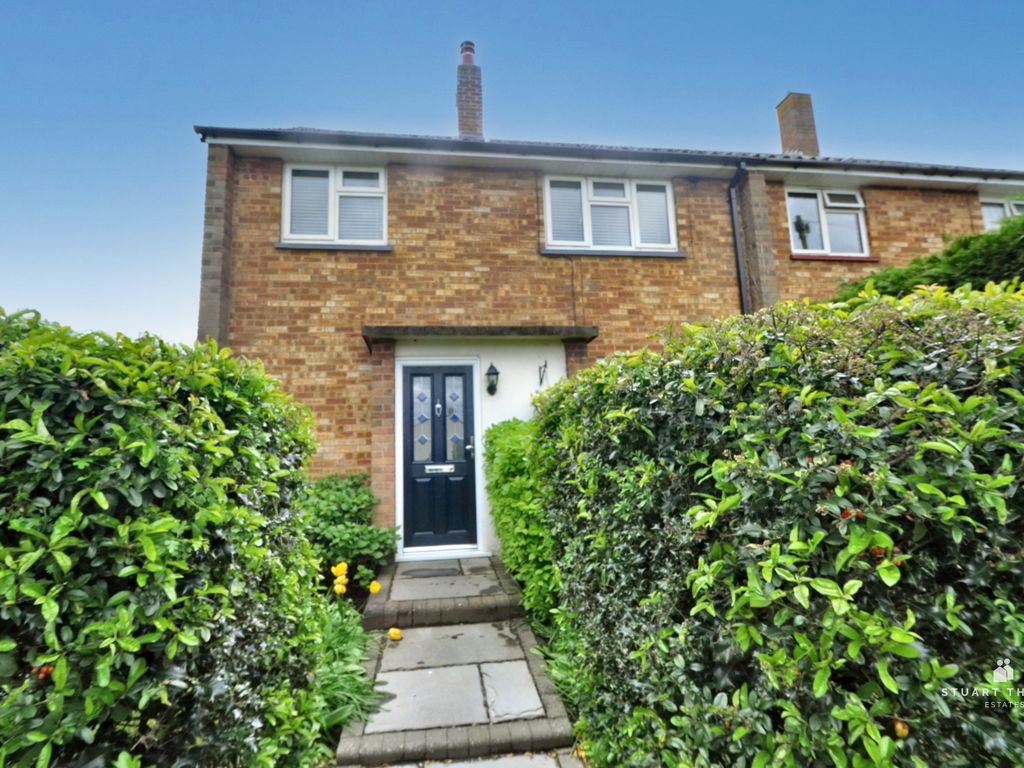 3 bed end terrace house for sale in Parkfields, Hadleigh, Benfleet SS7
