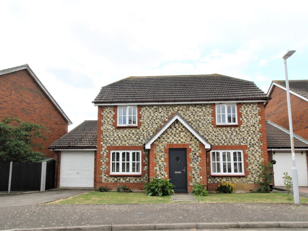 4 bed linkdetached house for sale in Penny Cress Road, Minster On Sea
