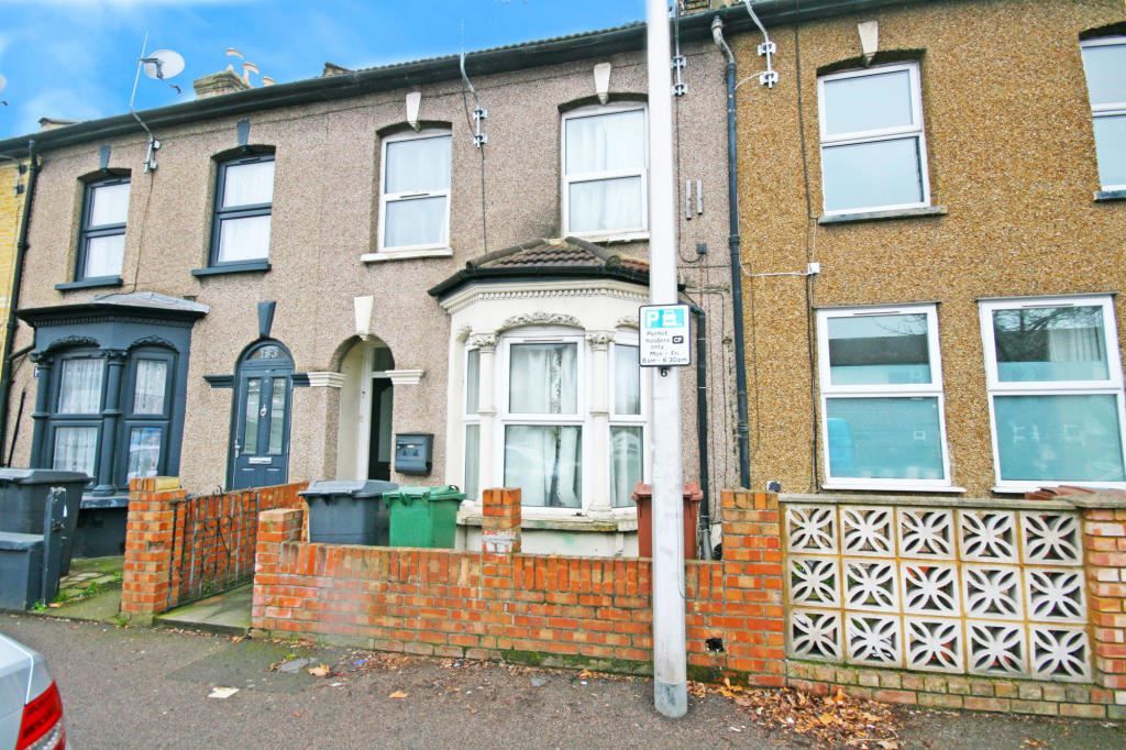 2 bed flat for sale in Crownfield Road, London E15 Zoopla