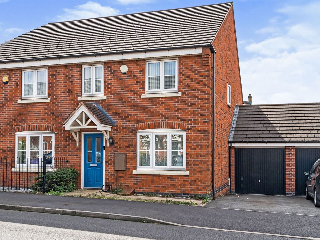 4 bed semidetached house for sale in William Barrows Way, Tipton DY4