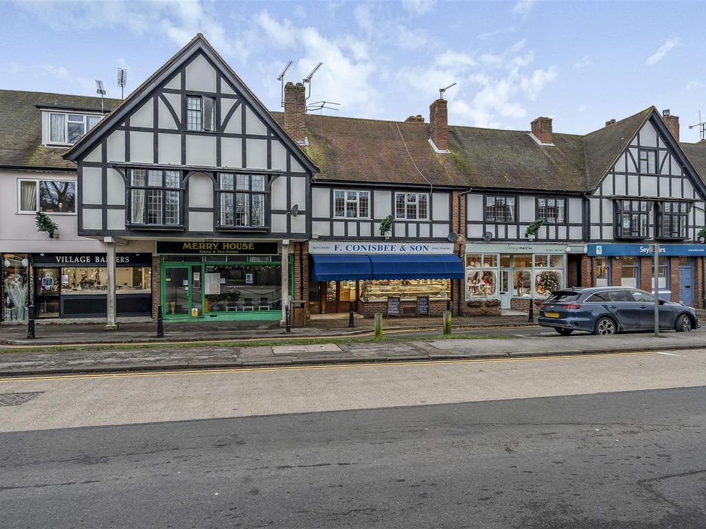 3 bed flat to rent in Station Parade, Ockham Road South, East Horsley