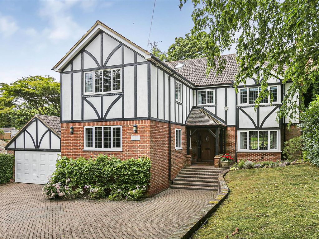 5 bed detached house for sale in Aldenham Grove, Radlett WD7, £