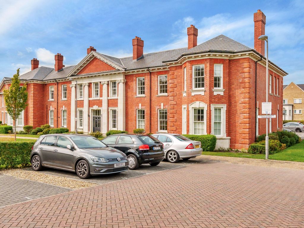 2 bed flat for sale in Sherwood Way, Epsom KT19, £400,000 Zoopla