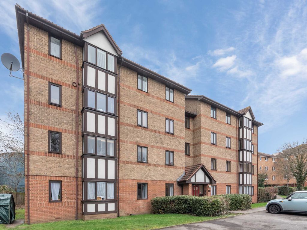 2 bed flat for sale in Varsity Drive, Twickenham TW1, £350,000 Zoopla