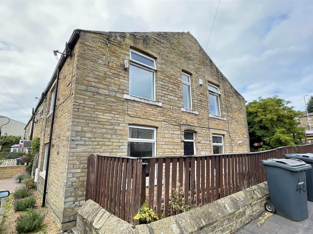 3 bed end terrace house for sale in Victoria Road, Eccleshill, Bradford