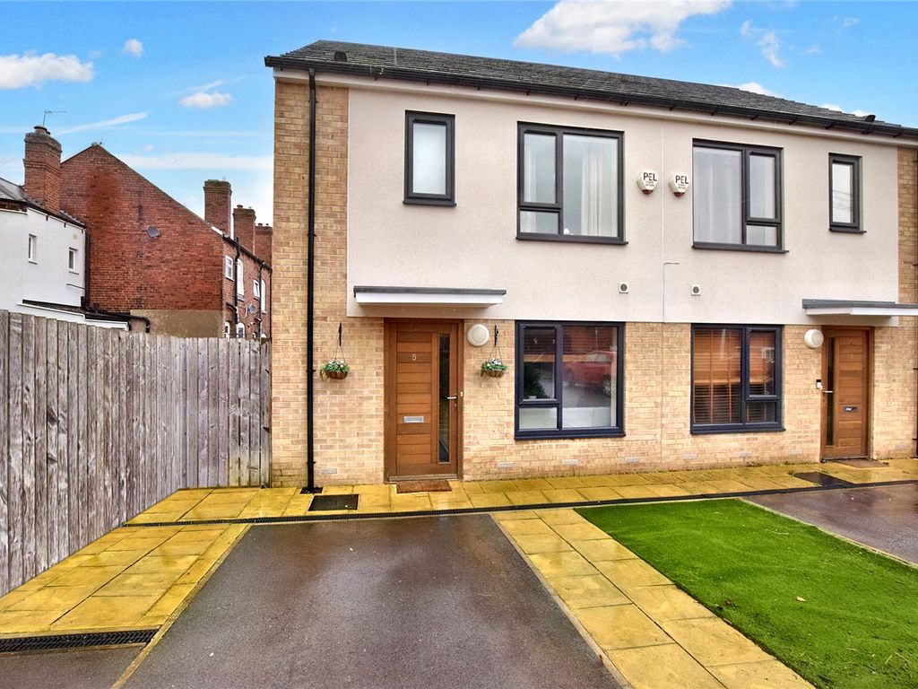 3 bed semidetached house for sale in Barras Fold, Leeds, West