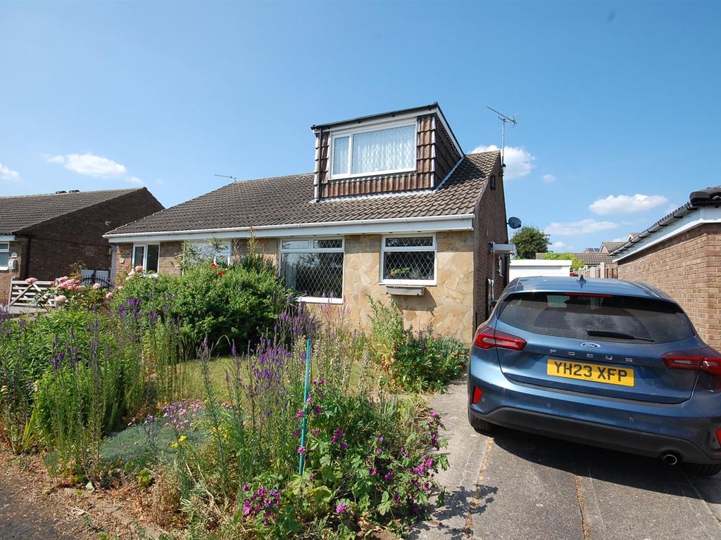 2 bed semidetached bungalow for sale in Glamis Close, Garforth, Leeds