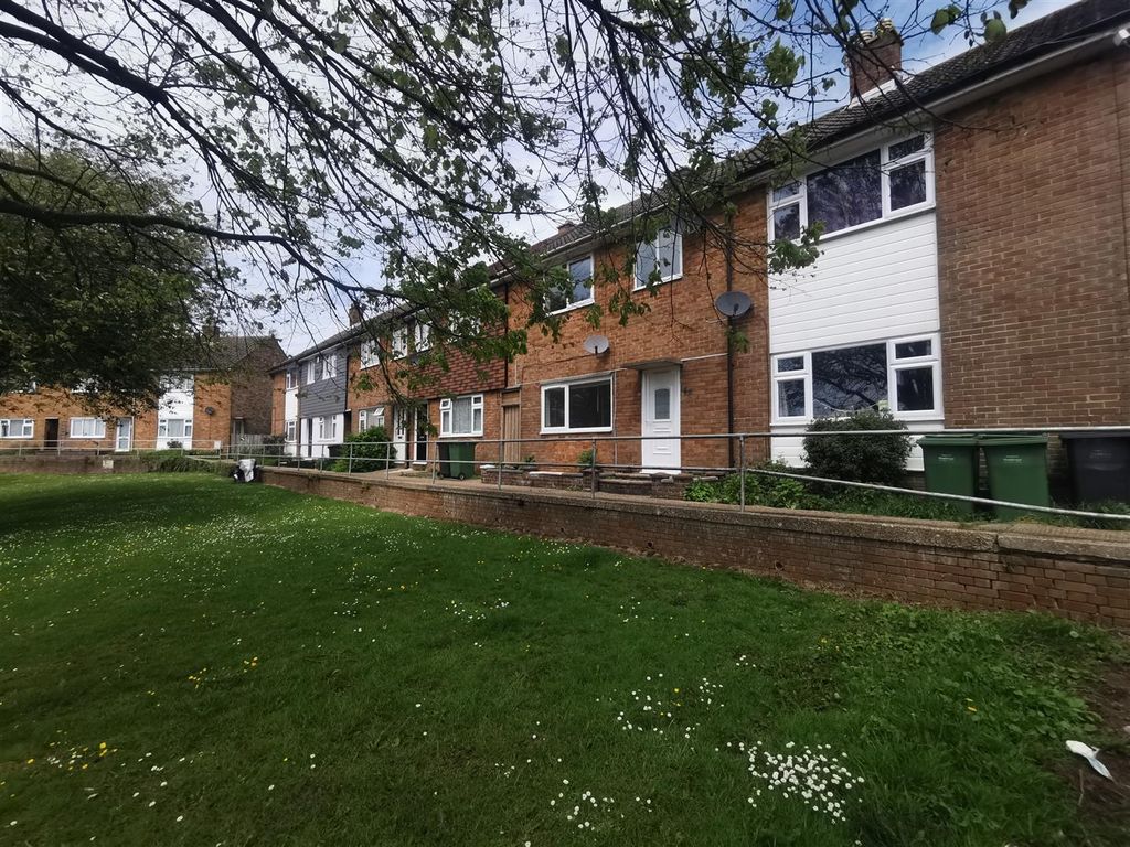 3 bed terraced house to rent in Malvern Way, Hastings TN34, £1,250 pcm