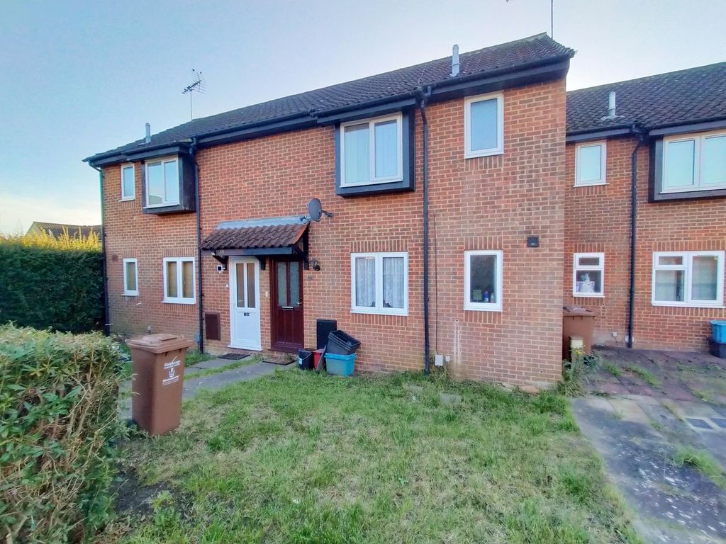 Studio to rent in Carters Close, Stevenage SG2, £900 pcm Zoopla