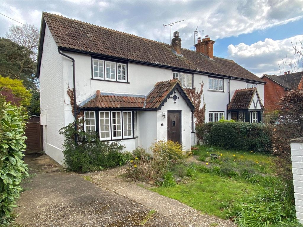 2 bed semidetached house for sale in Connaught Road, Fleet, Hampshire