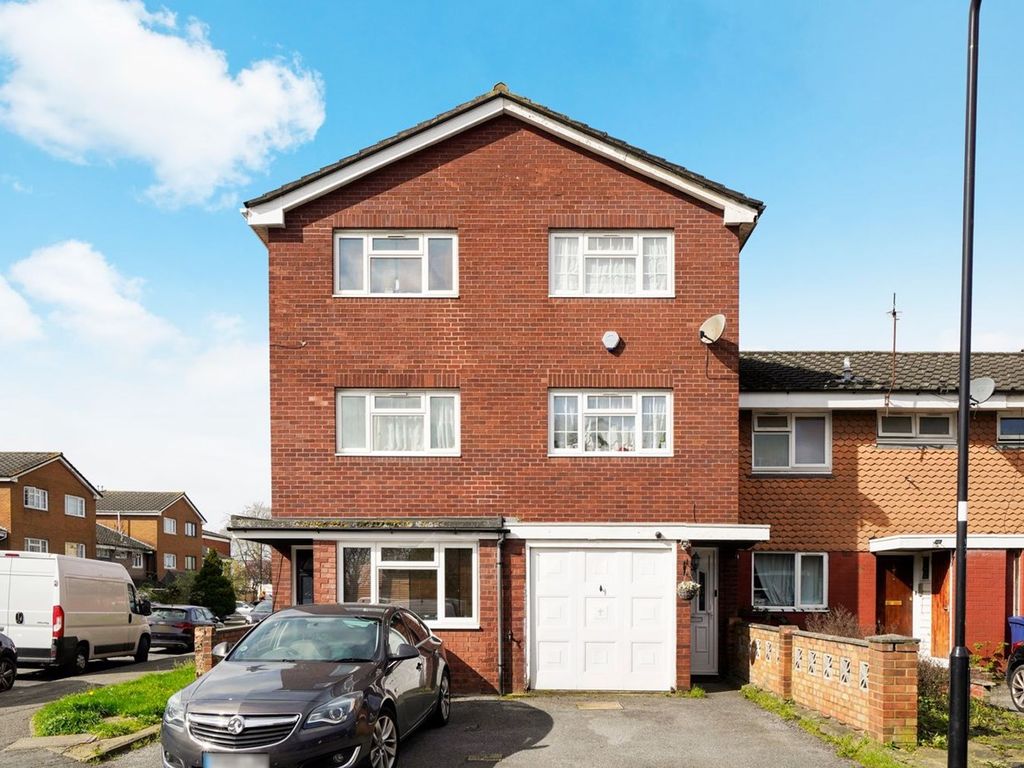 3 bed town house for sale in Matthews Road, Greenford UB6, £489,950