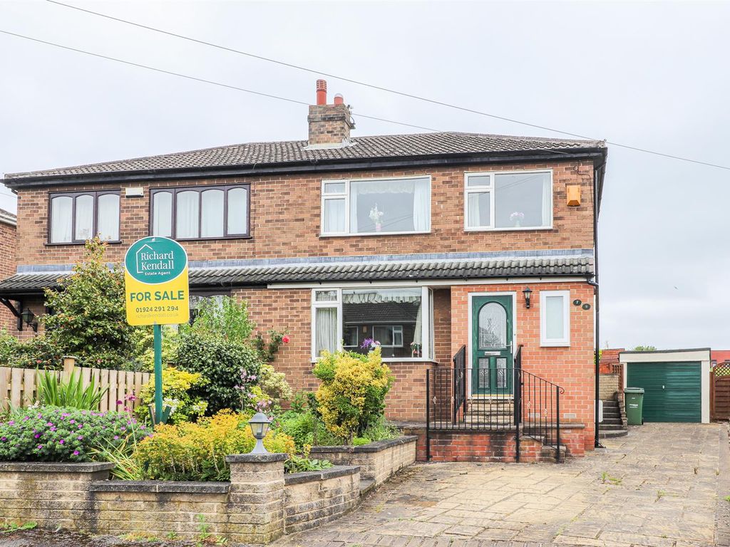 3 bed semidetached house for sale in Pippins Green Avenue, Kirkhamgate