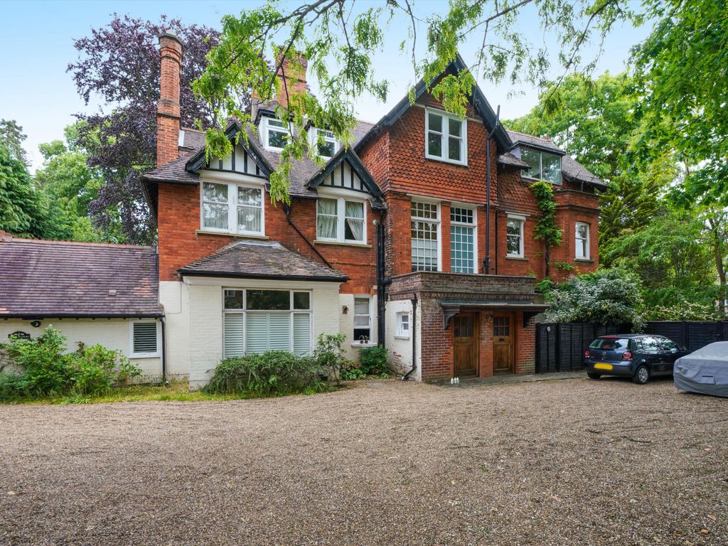 Egerton Road, Weybridge, Surrey KT13  