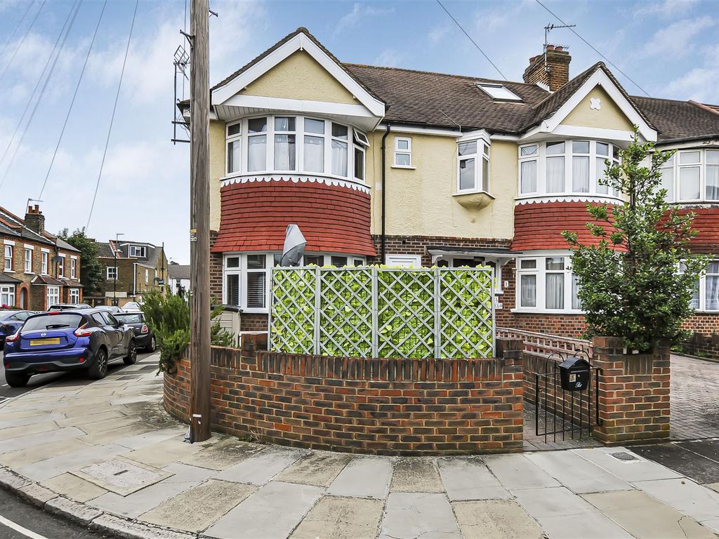 1 bed flat for sale in Seaton Close, Whitton, Twickenham TW2, £260,000