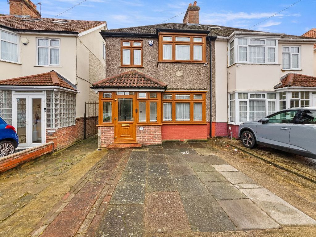 3 bed semidetached house for sale in Beavers Lane, Hounslow TW4, £