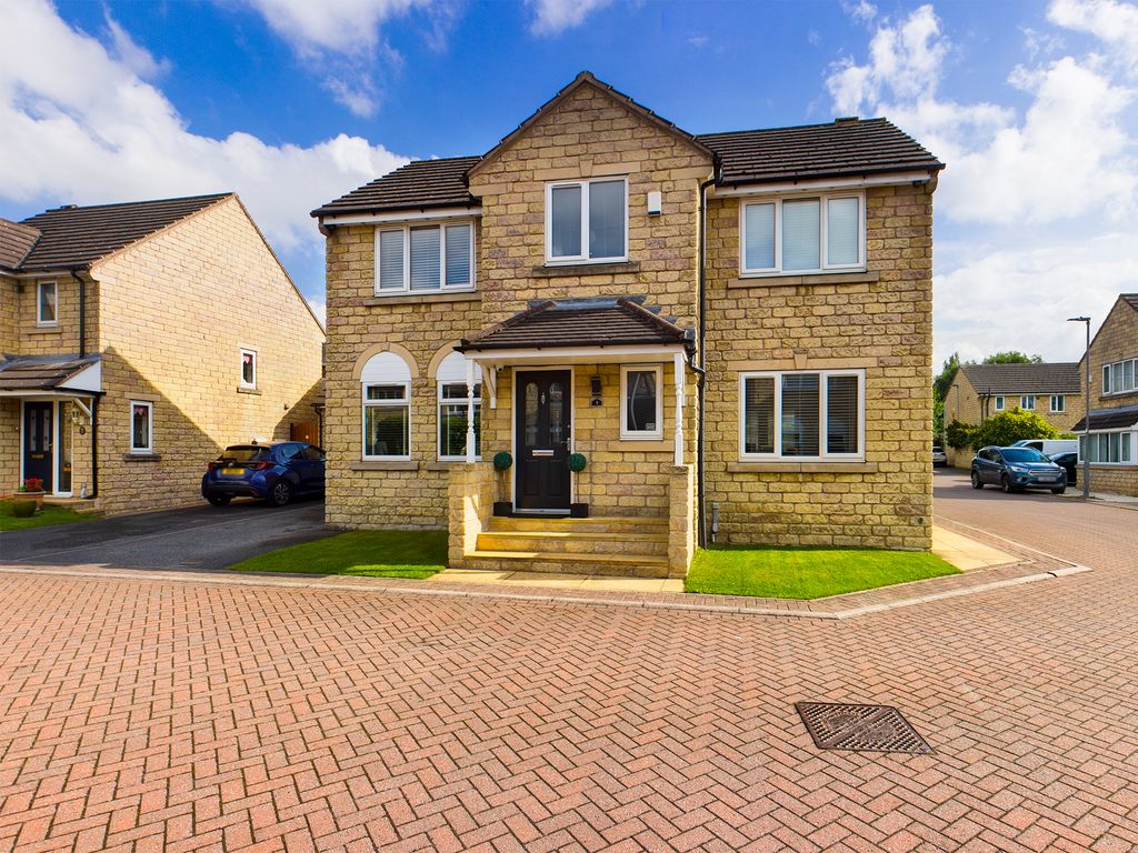 4 bed detached house for sale in Ryecroft Farm Close, South Hiendley
