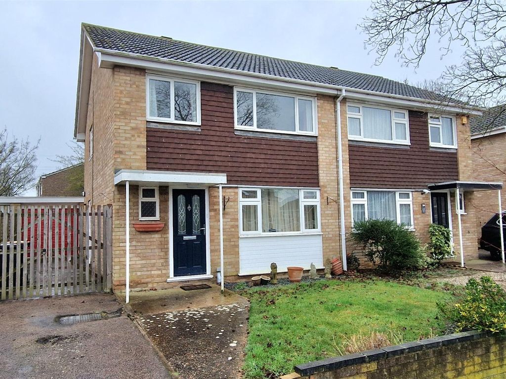 3 bed semidetached house for sale in Dunster Gardens, Putnoe, Bedford