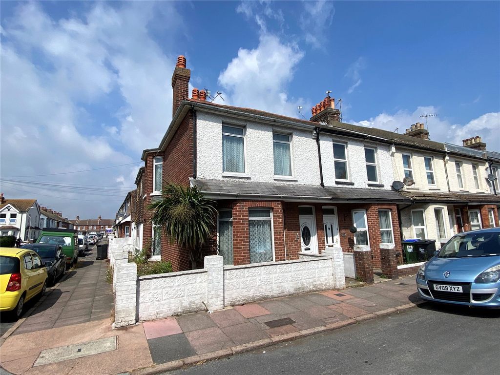 4 bed end terrace house for sale in Avondale Road, Redoubt, Eastbourne